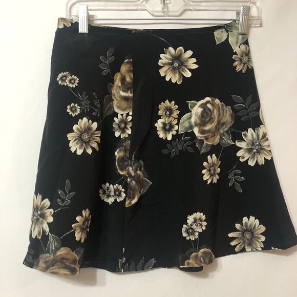 Black Floral Mini Skirt Skater Skirt Unbranded Womens XS Boho Fall Girly - Picture 2 of 2